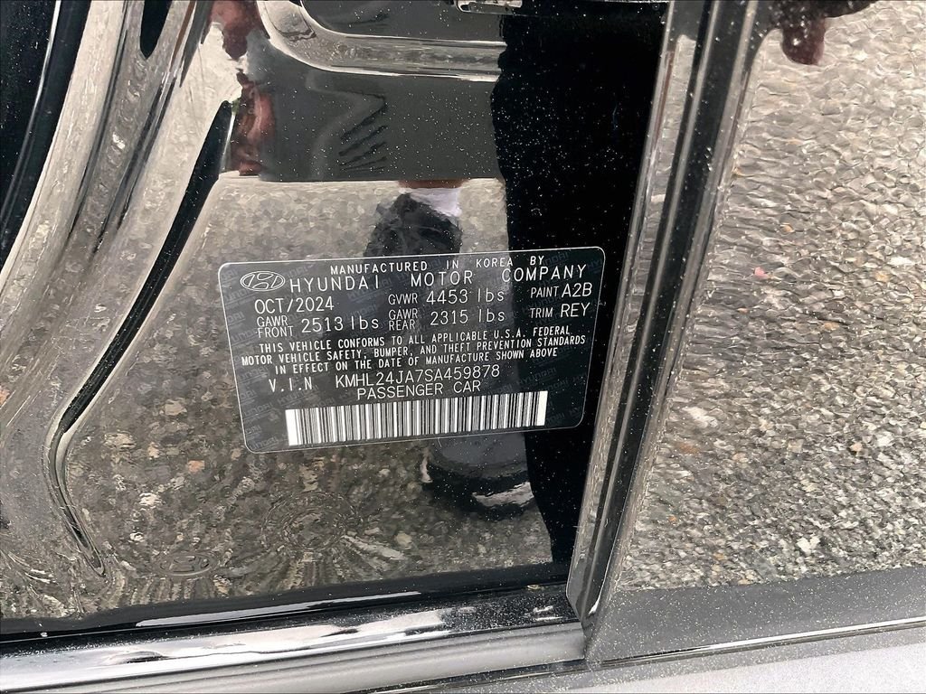 Used 2025 Black Hyundai SE image 34