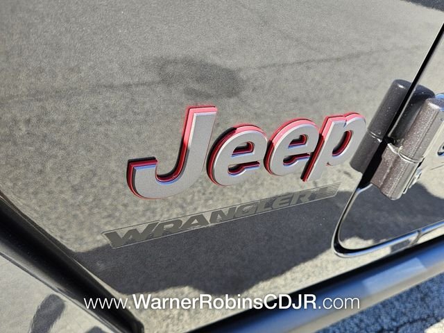 New 2026 Granite Crystal Metallic Clear-Coat Exterior Paint Jeep Rubicon image 18