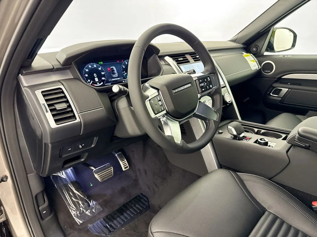 New 2026 Lantau Bronze Land Rover Dynamic SE image 9