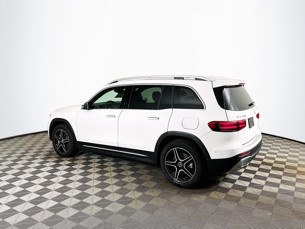 New 2026 Polar White Mercedes-Benz GLB 250 image 5