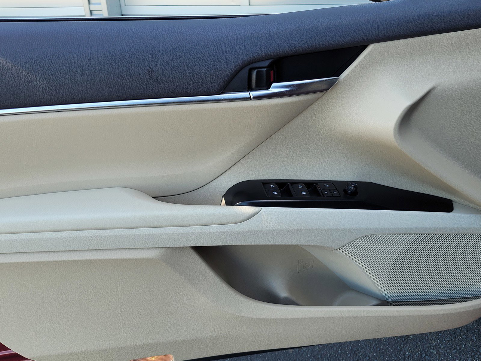 Used 2019 Red Toyota  image 17