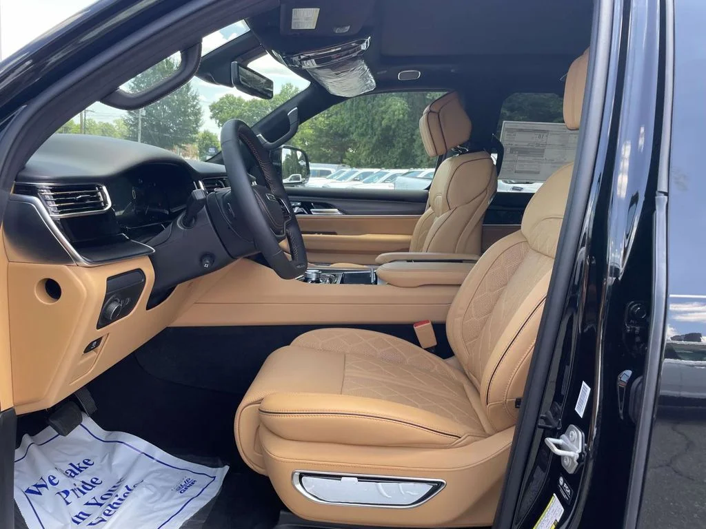 New 2026 High Gloss Black Jeep Summit Reserve image 28