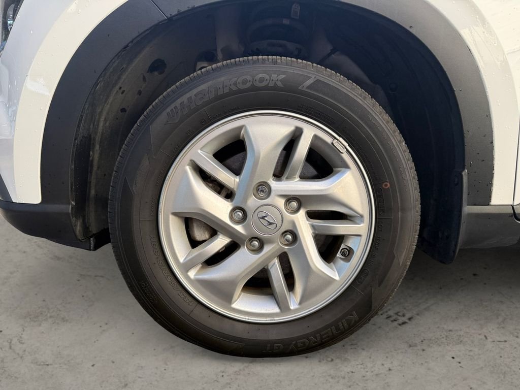 Used 2023 White Hyundai SEL image 9