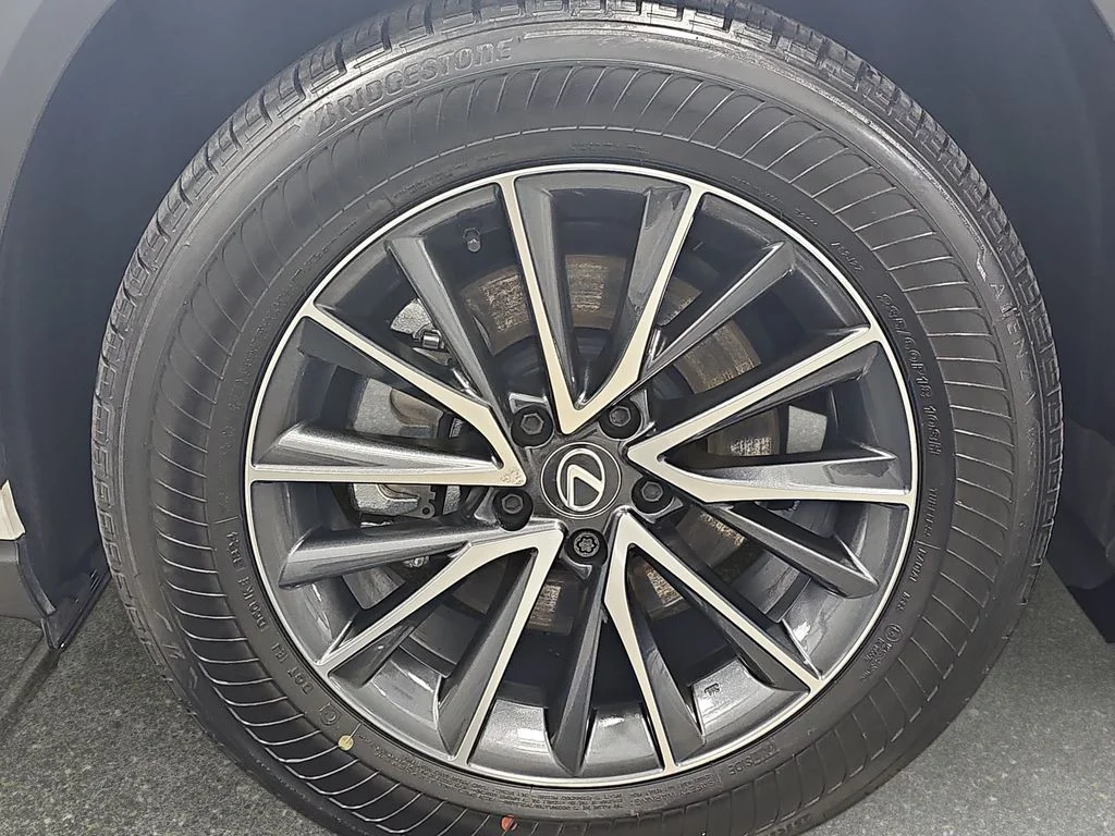 Used 2025 White Lexus 350 Premium image 34