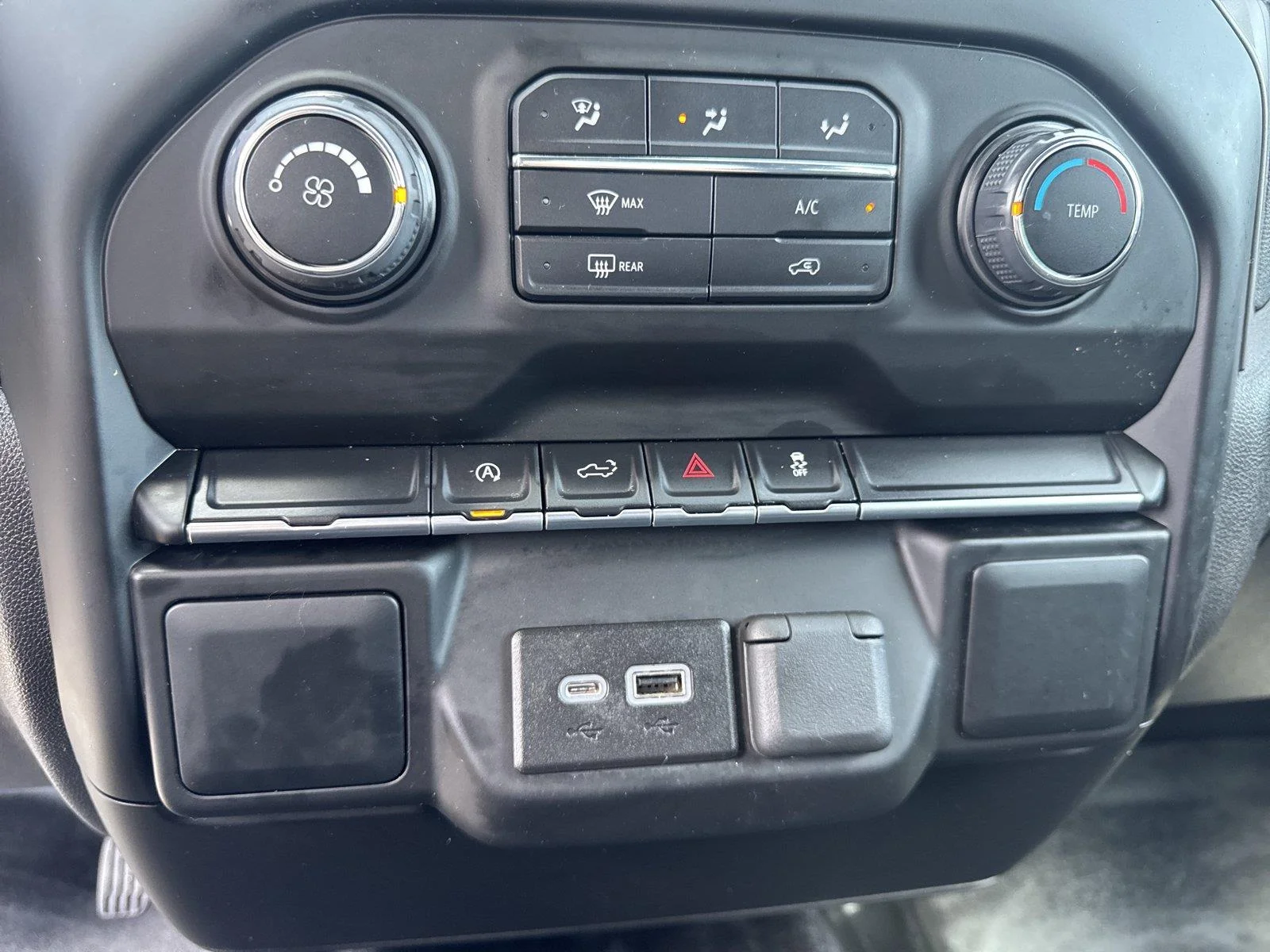 Used 2022 SILVER ICE METALLIC Chevrolet Custom image 27