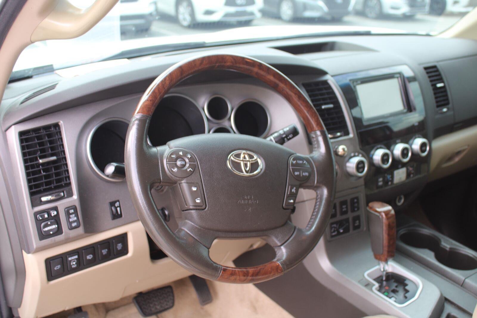 Used 2010 Blizzard Pearl Toyota Platinum image 9