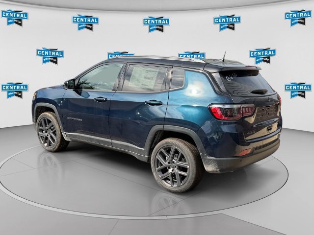 New 2026 Fathom Blue Pearl-Coat Exterior Paint Jeep Limited image 3