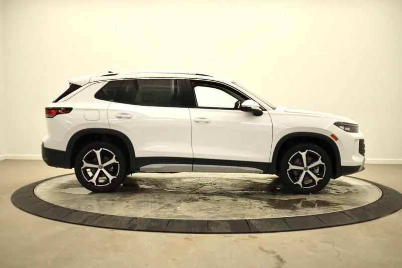 New 2026 White/off-white Volkswagen 2.0T SE image 2
