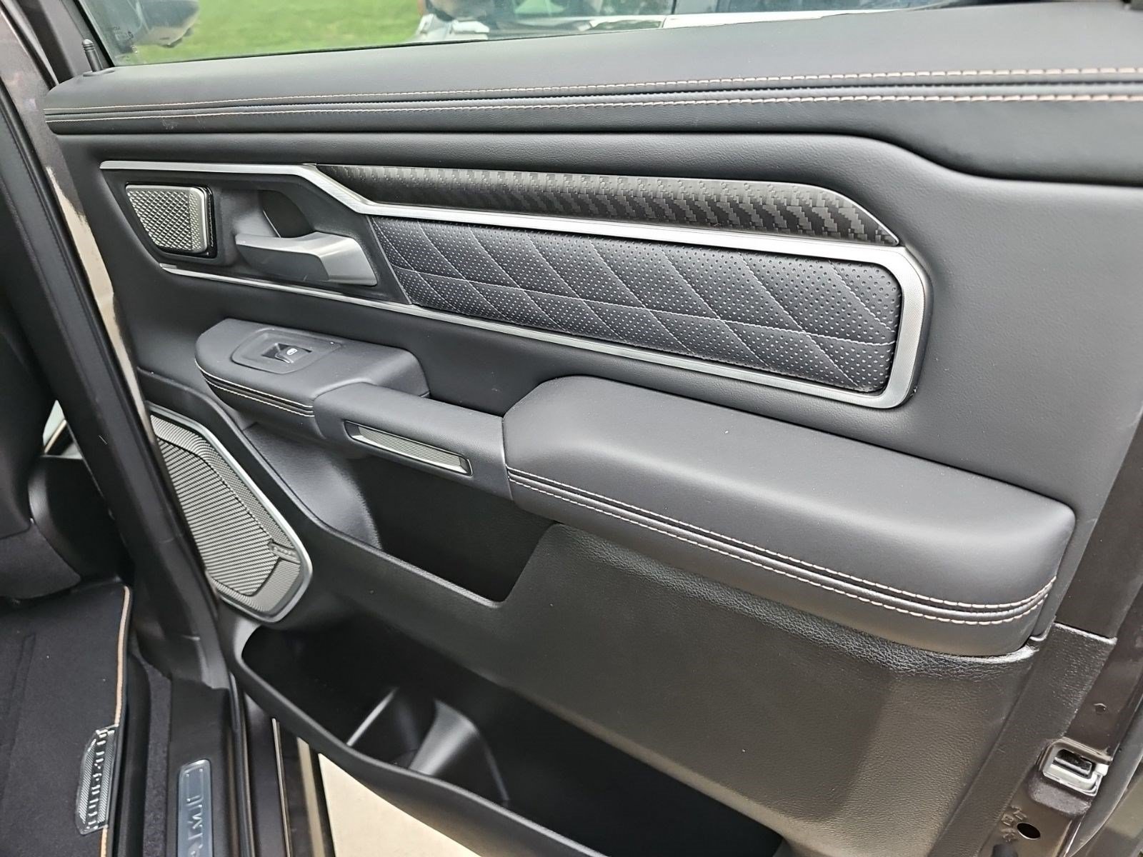 New 2026 Granite Crystal Metallic Clearcoat Ram Tungsten image 14