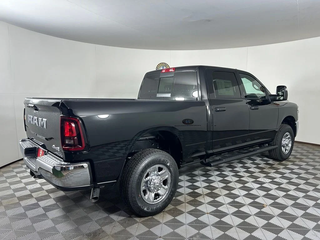 New 2026 Diamond Black Crystal Pearl-Coat Exterior Paint RAM Tradesman image 14