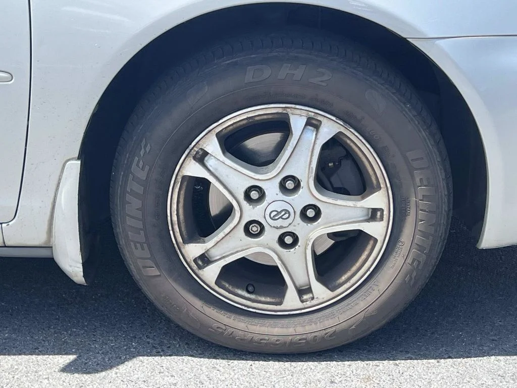Used 2002 Silver Toyota LE image 10