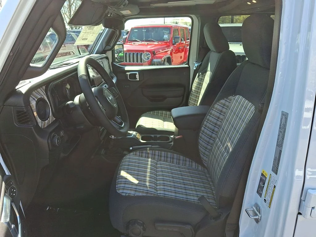 New 2026 Bright White Clear-Coat Exterior Paint Jeep 85th Anniversary Edition image 8
