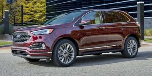 2022 Ford Edge Titanium **New Arrival**