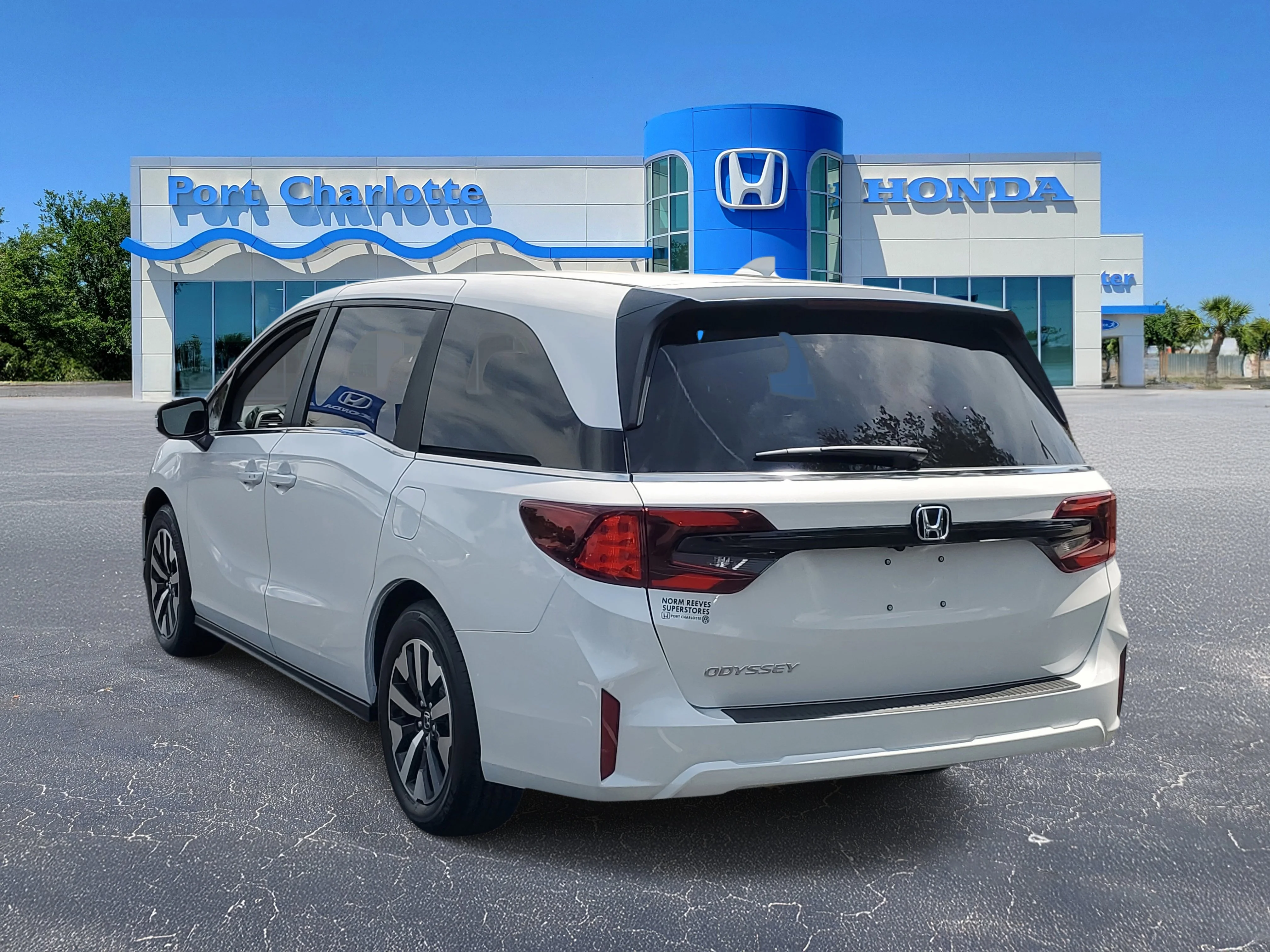 New 2026 Platinum White Pearl Honda EX-L image 5