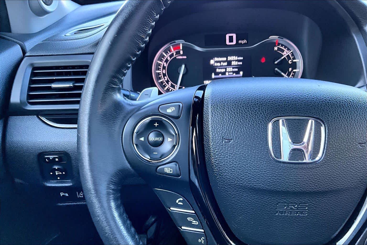 Used 2018 White Diamond Pearl Honda Touring image 24