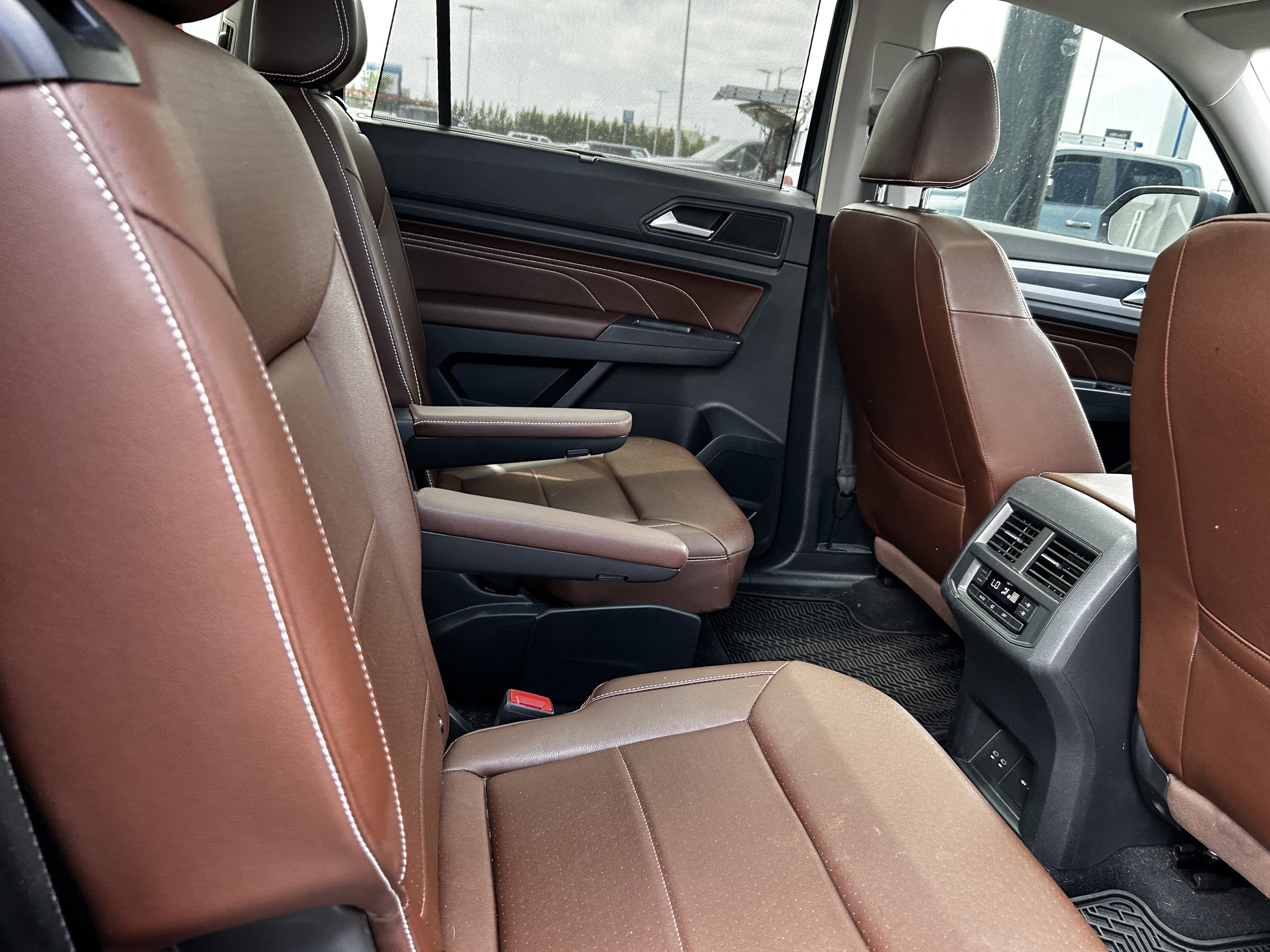 2021 Volkswagen Atlas SE w/Tech R-Line - Photo 11