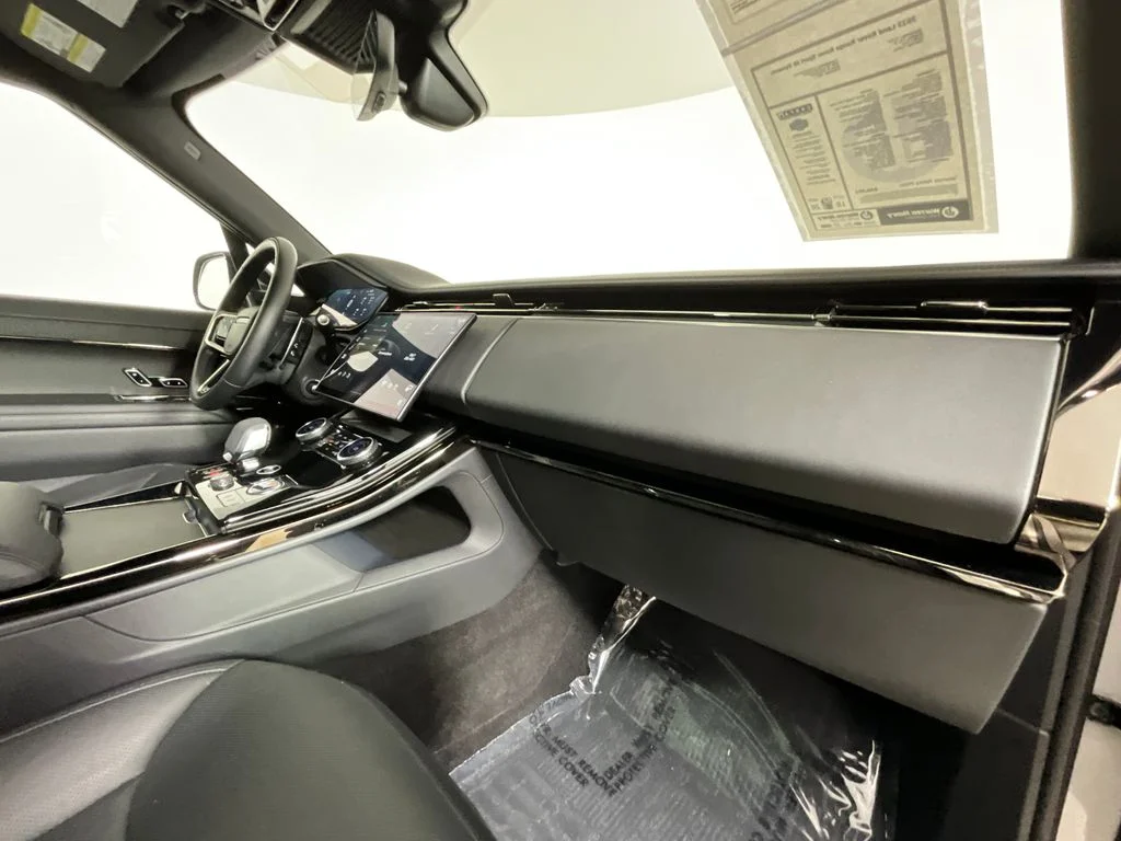 Used 2023 Gray Land Rover SE Dynamic image 19