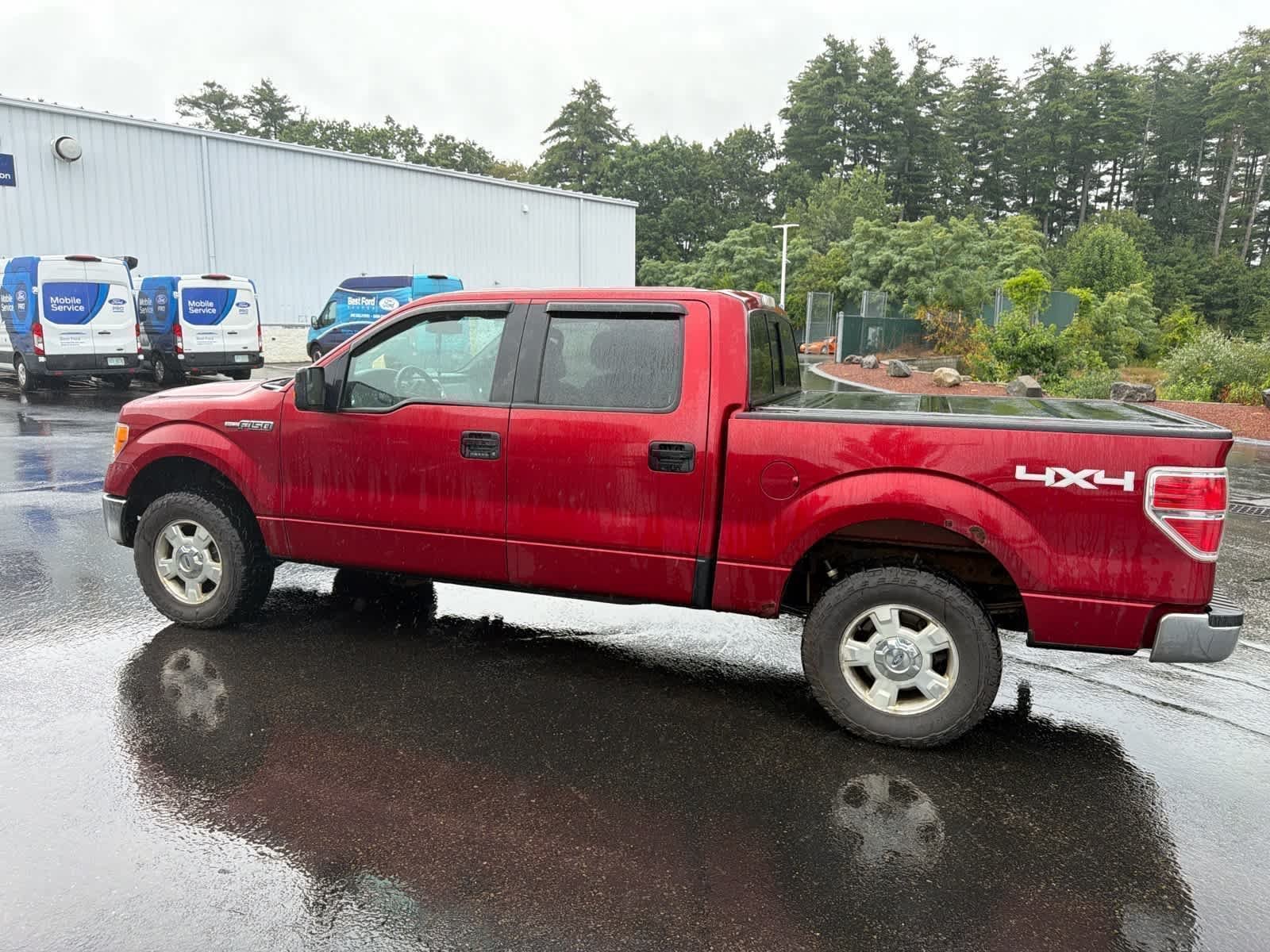Used 2013 Ruby Red Tinted Clearcoat Metallic Ford XLT image 9