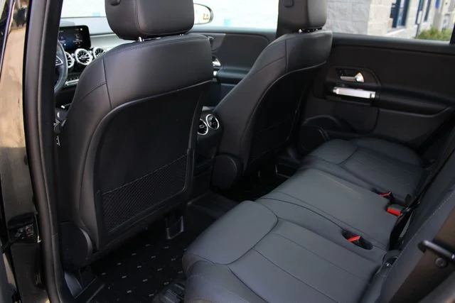 Used 2022  Mercedes-Benz GLB 250 image 24