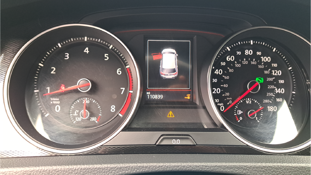 Used 2017  Volkswagen Sport image 27