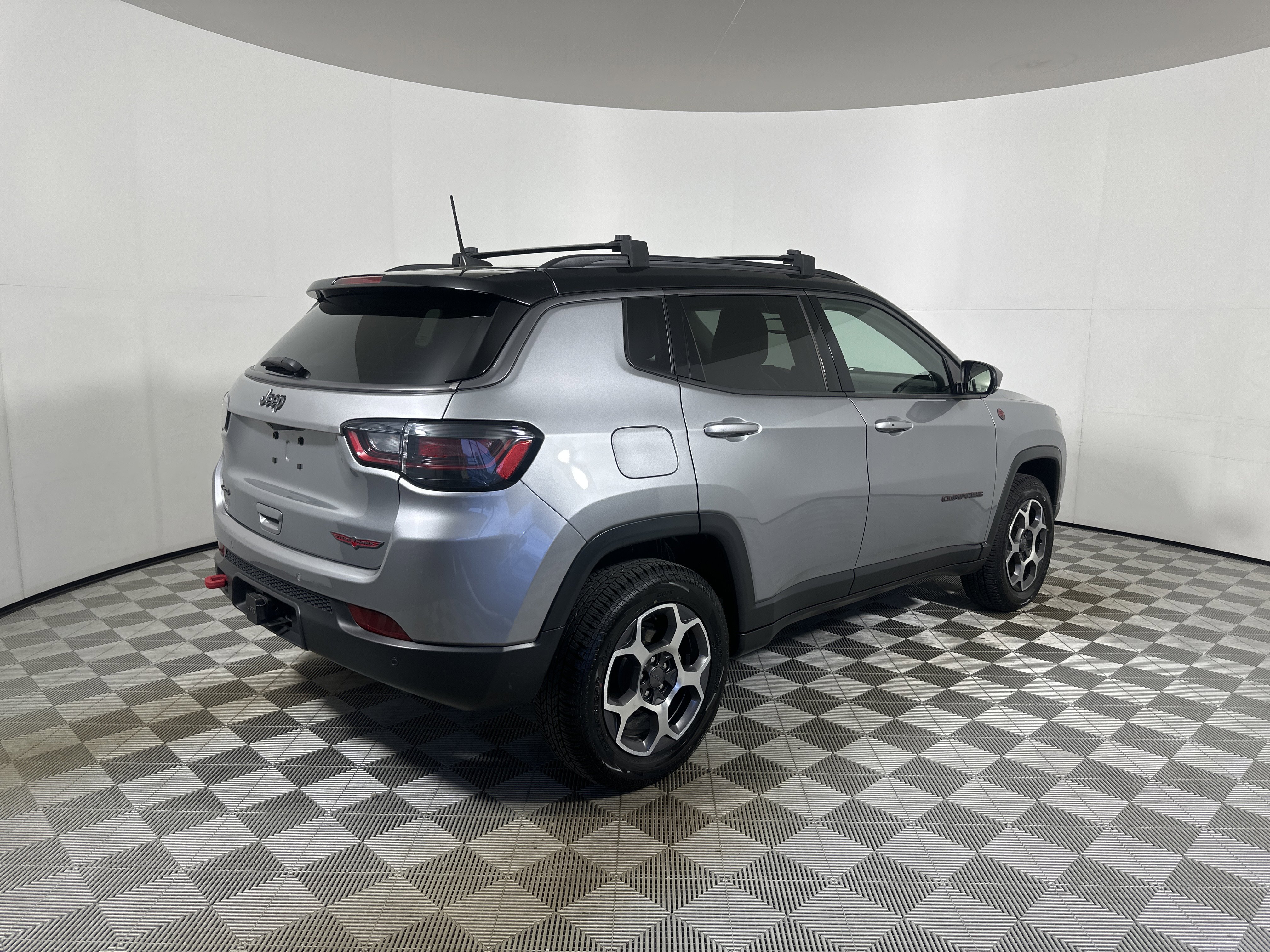 Used 2022 Billet Silver Metallic Clearcoat Jeep Trailhawk image 7