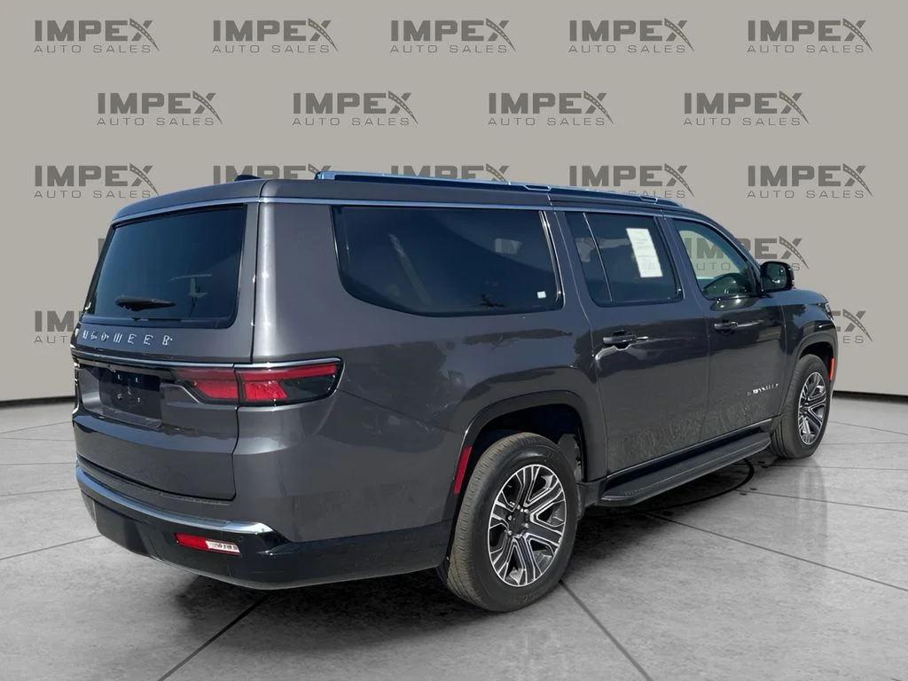Used 2024 Gray Jeep Base image 5