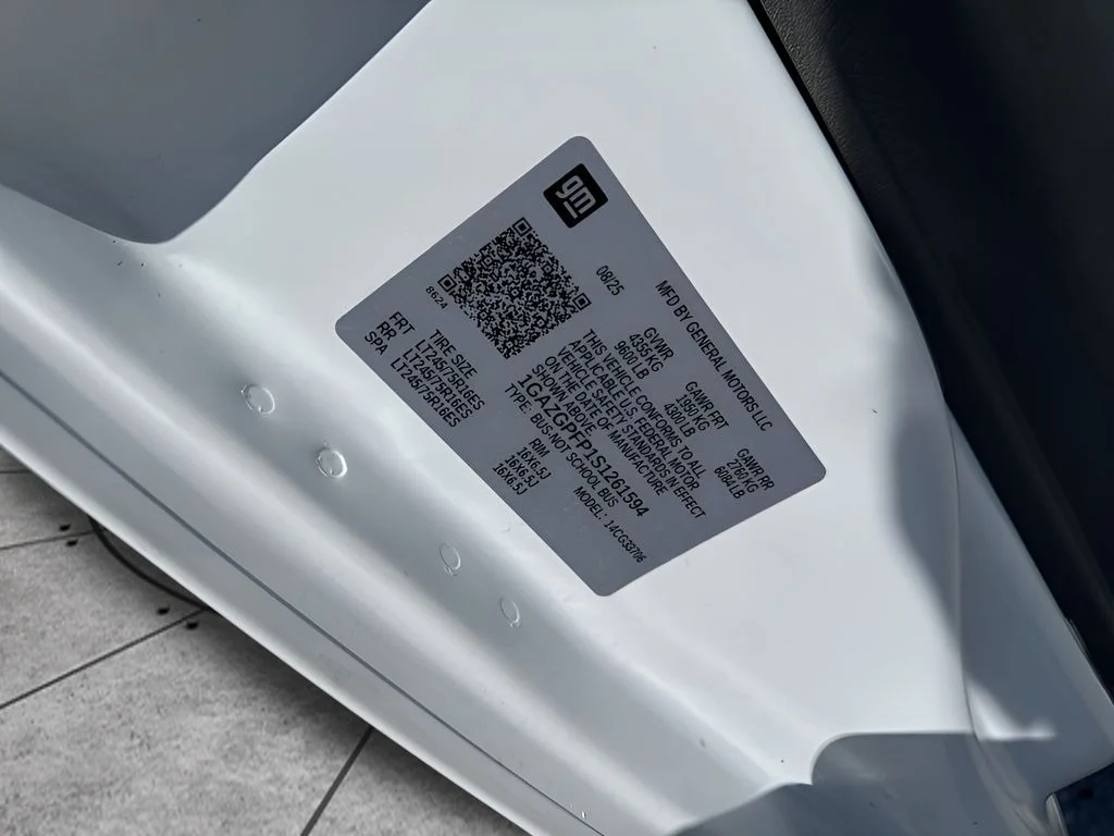 Used 2025 White Chevrolet LT image 30