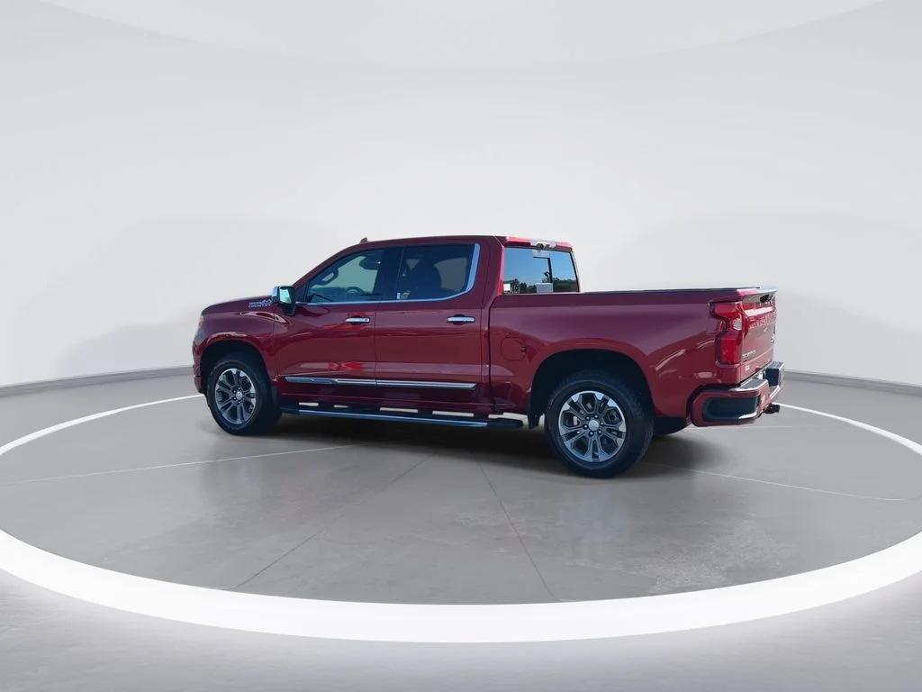 Used 2023 Red Chevrolet High Country image 6