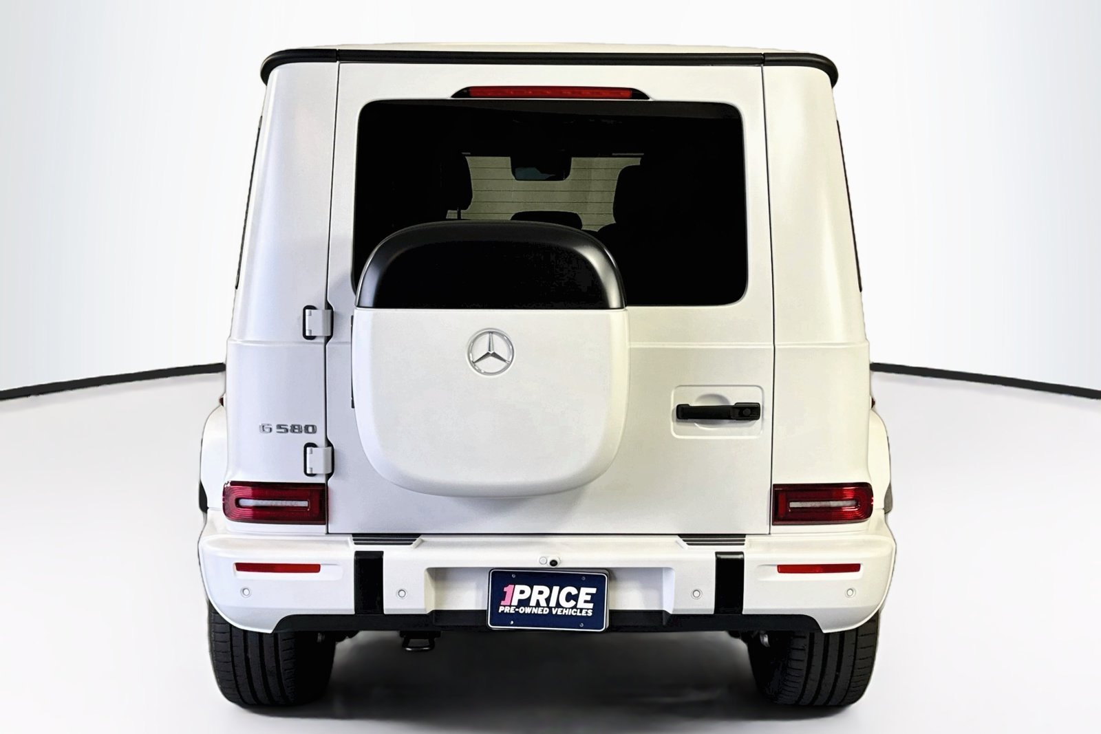 Used 2025 Manufaktur Moonlight White Magno Mercedes-Benz G 580e image 6