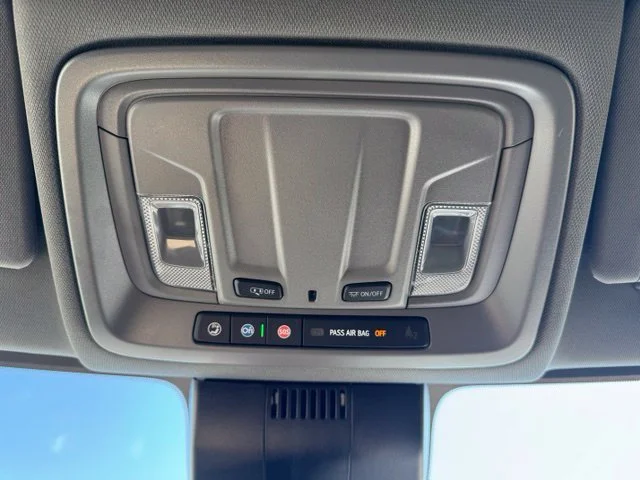 Used 2025 White Chevrolet LT image 31