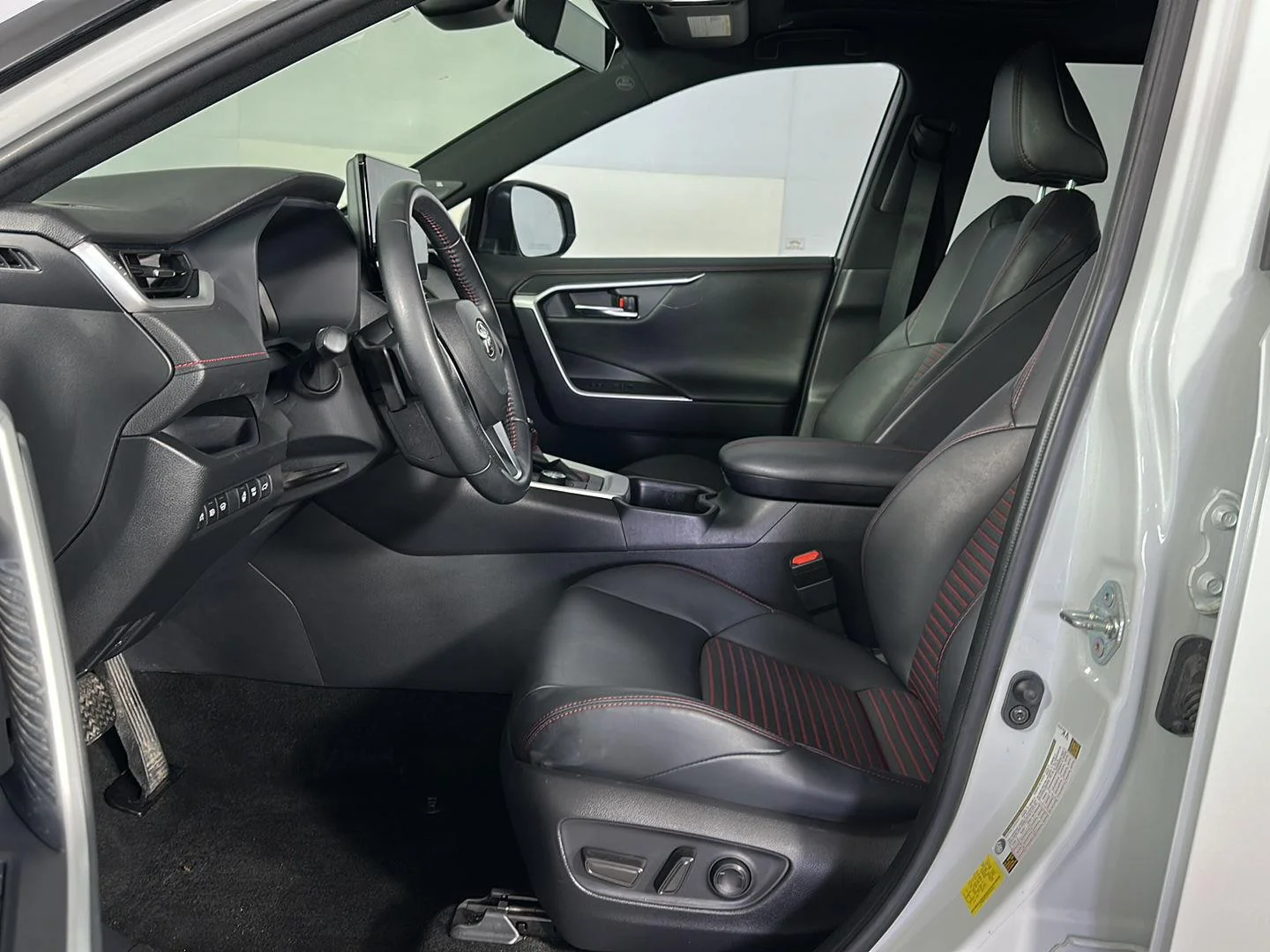 Used 2023 Wind Chill Pearl w/Midnight Black Metallic Roof Toyota XSE image 5