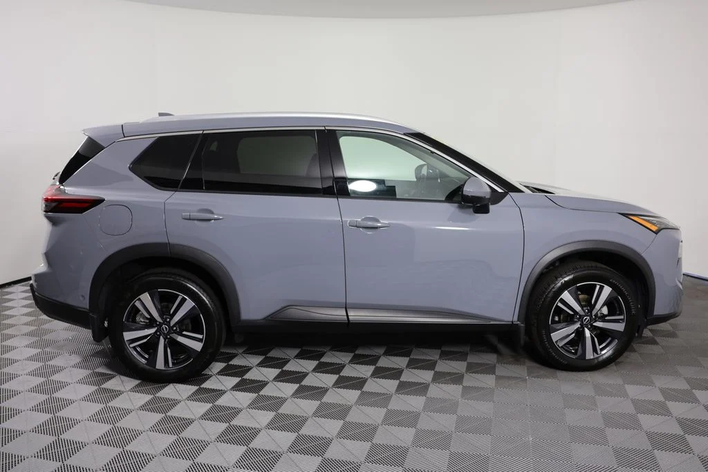 Used 2025 Boulder Gray Nissan SL image 9