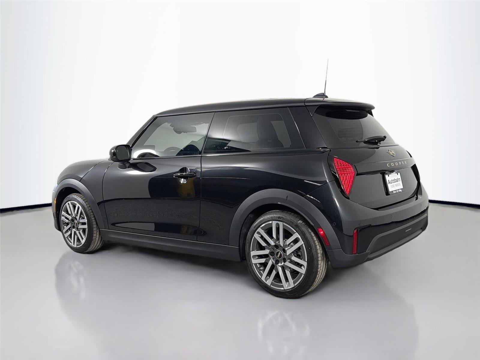 New 2026 Midnight Black II Metallic MINI Signature Plus image 7
