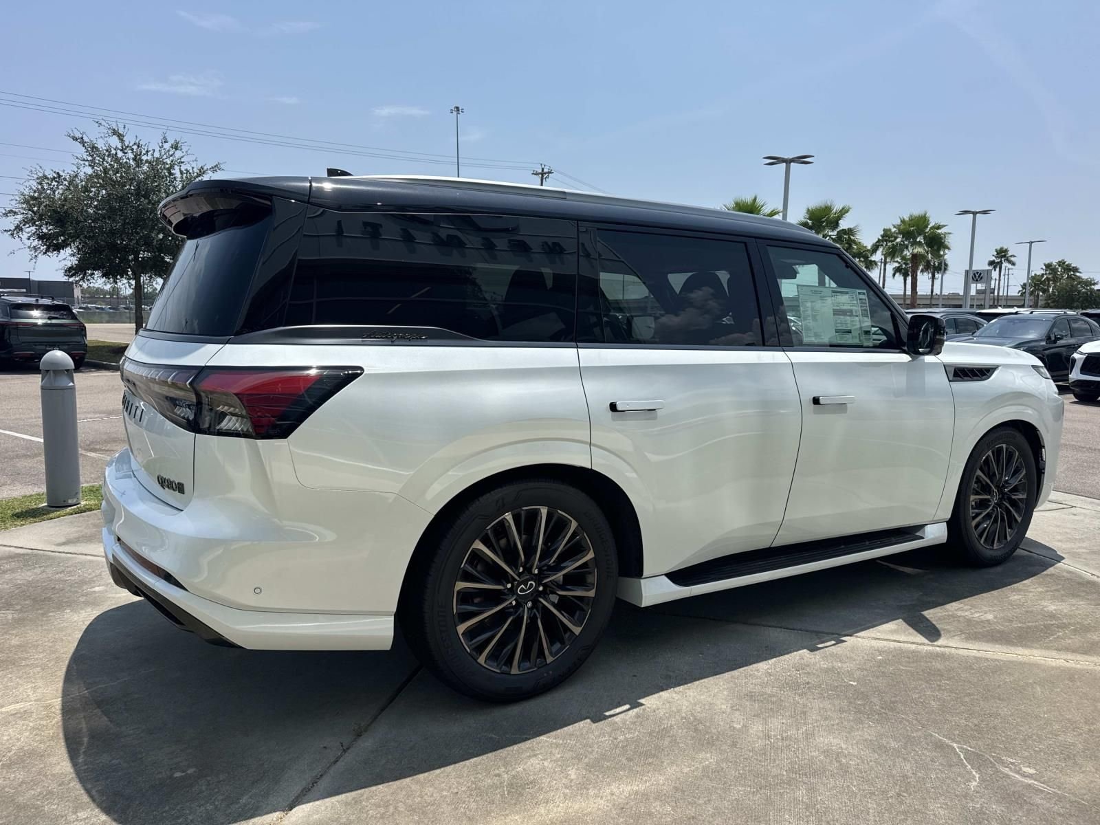 New 2027 2T RADIANT WHIT INFINITI Autograph 4WD image 4