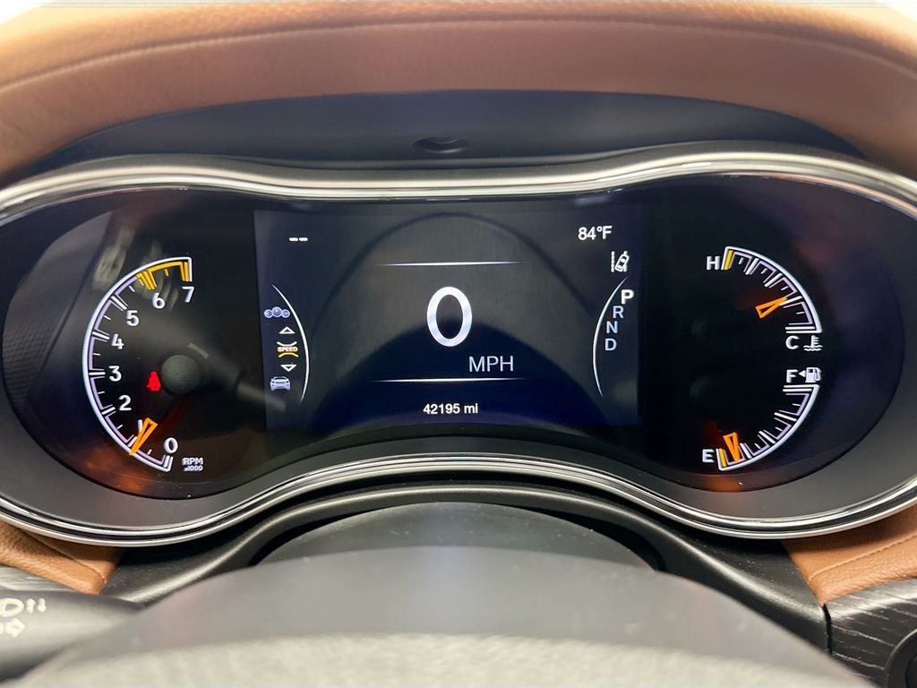 Used 2018 Crystal Metallic Jeep Summit image 32
