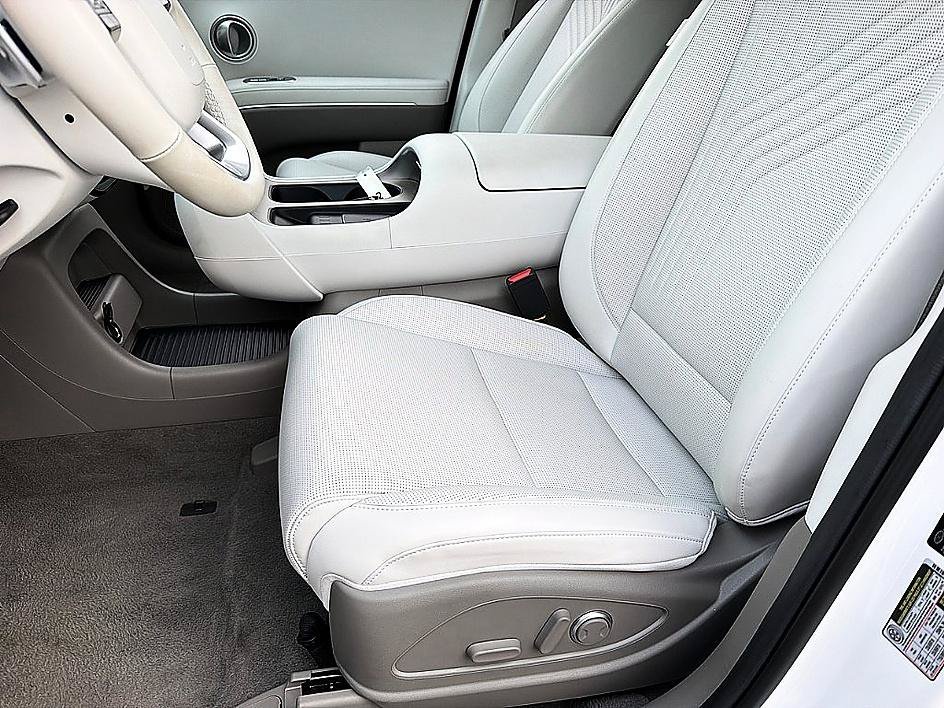 Used 2026 Creamy White Pearl Hyundai SEL 7P image 10