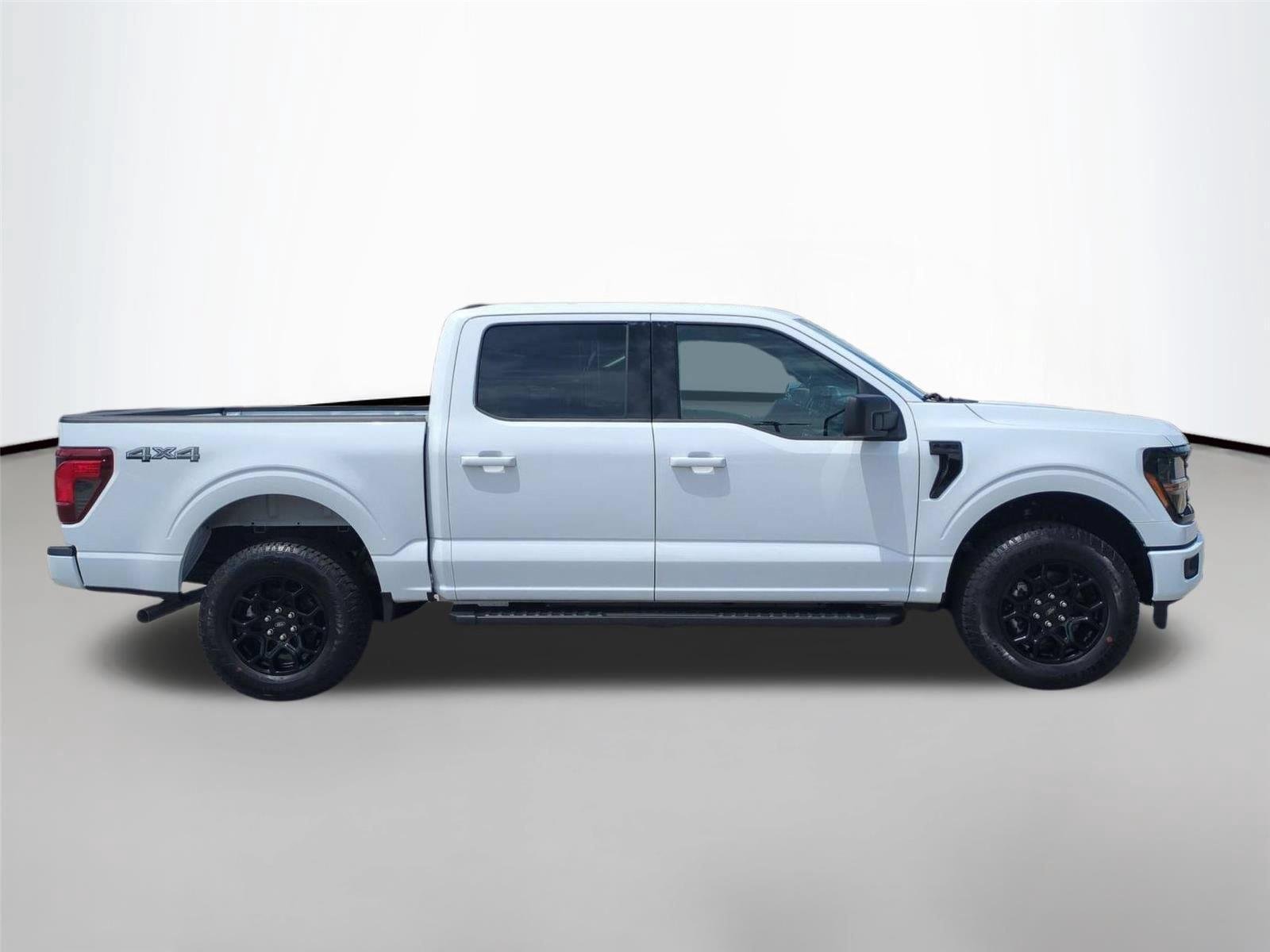 New 2026 Oxford White Ford XLT image 6