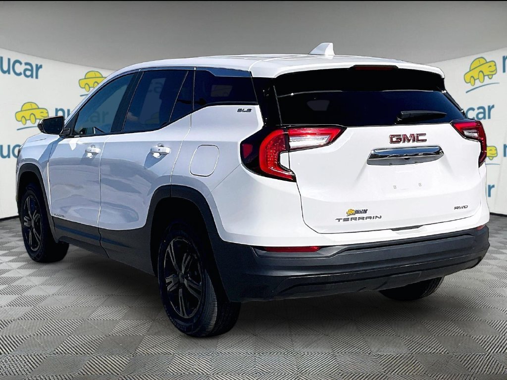 Used 2024 Summit White GMC SLE image 4
