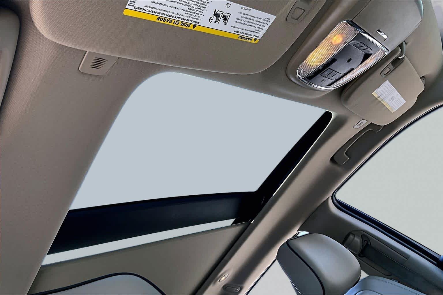 Used 2017 Granite Crystal Metallic Clearcoat Jeep Overland image 14