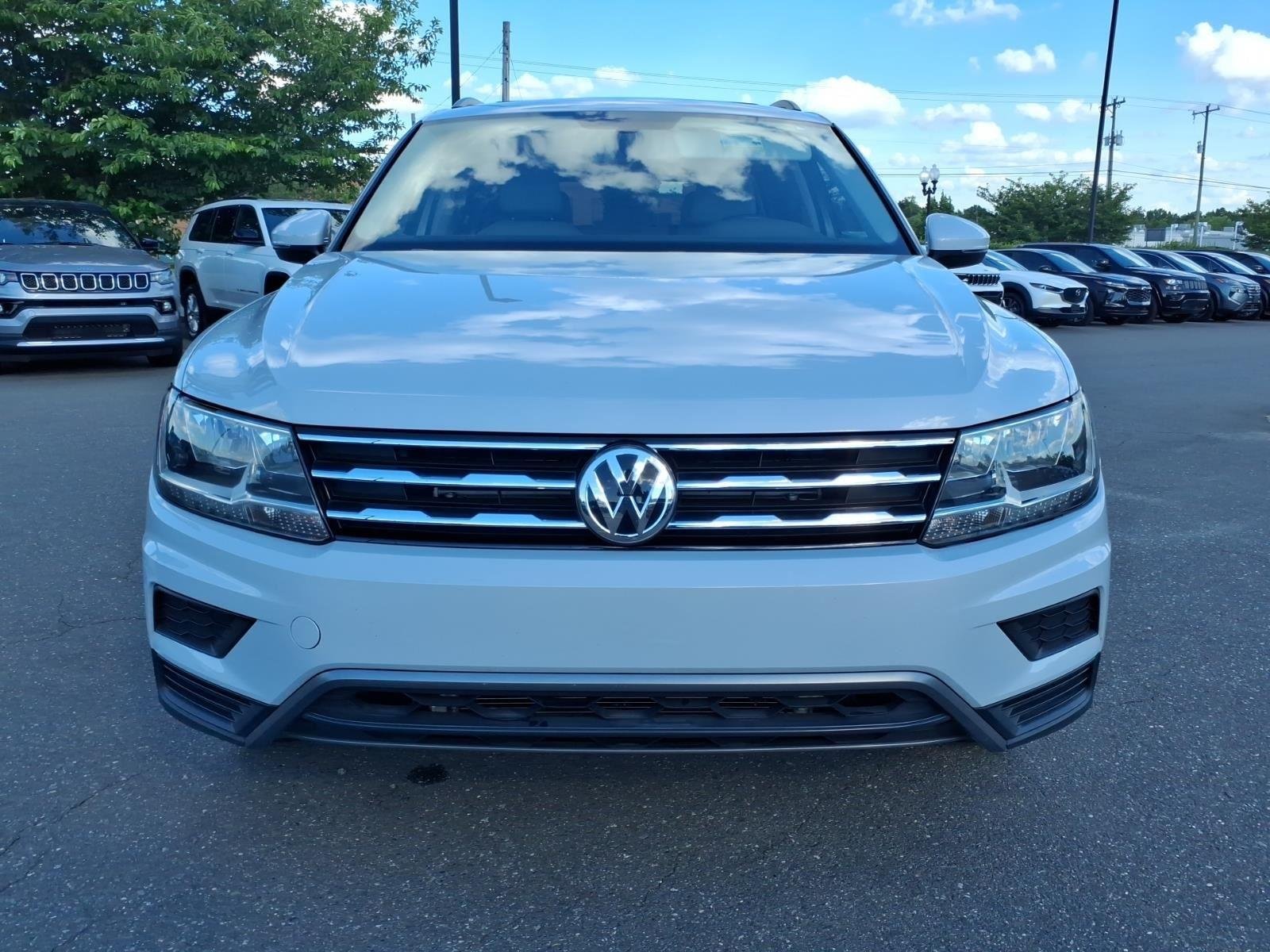 Used 2018 Platinum Gray Metallic Volkswagen SEL image 14