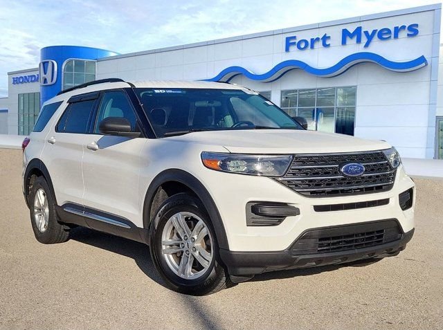 Used 2023 White Metallic Ford XLT image 1