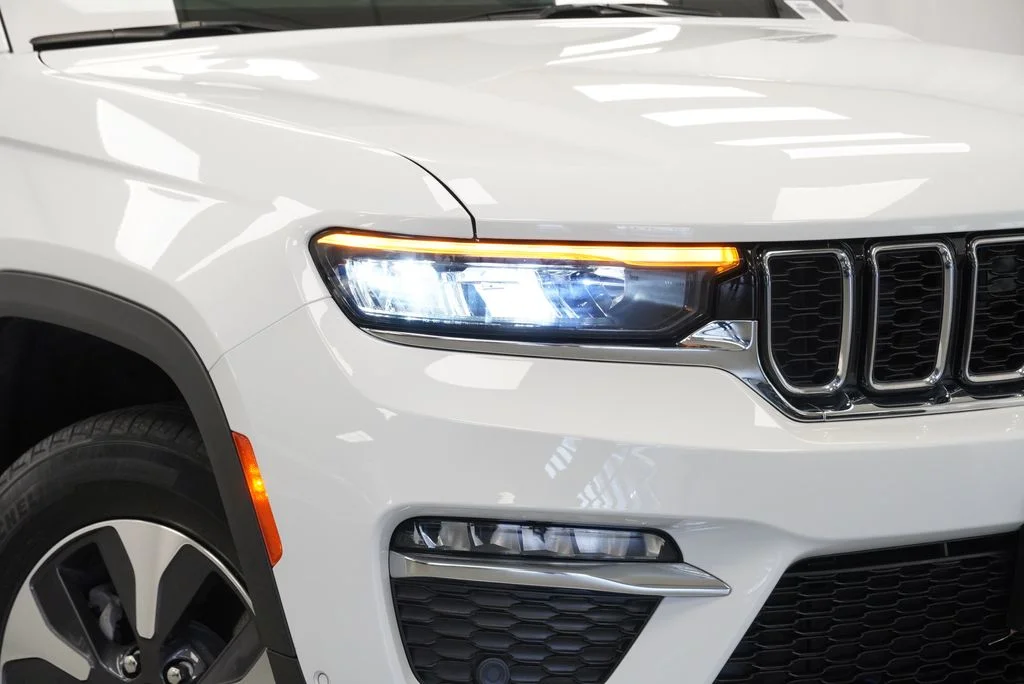 Used 2022 White Jeep 4xe image 5