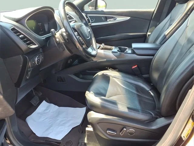 Used 2019  Lincoln Reserve image 19