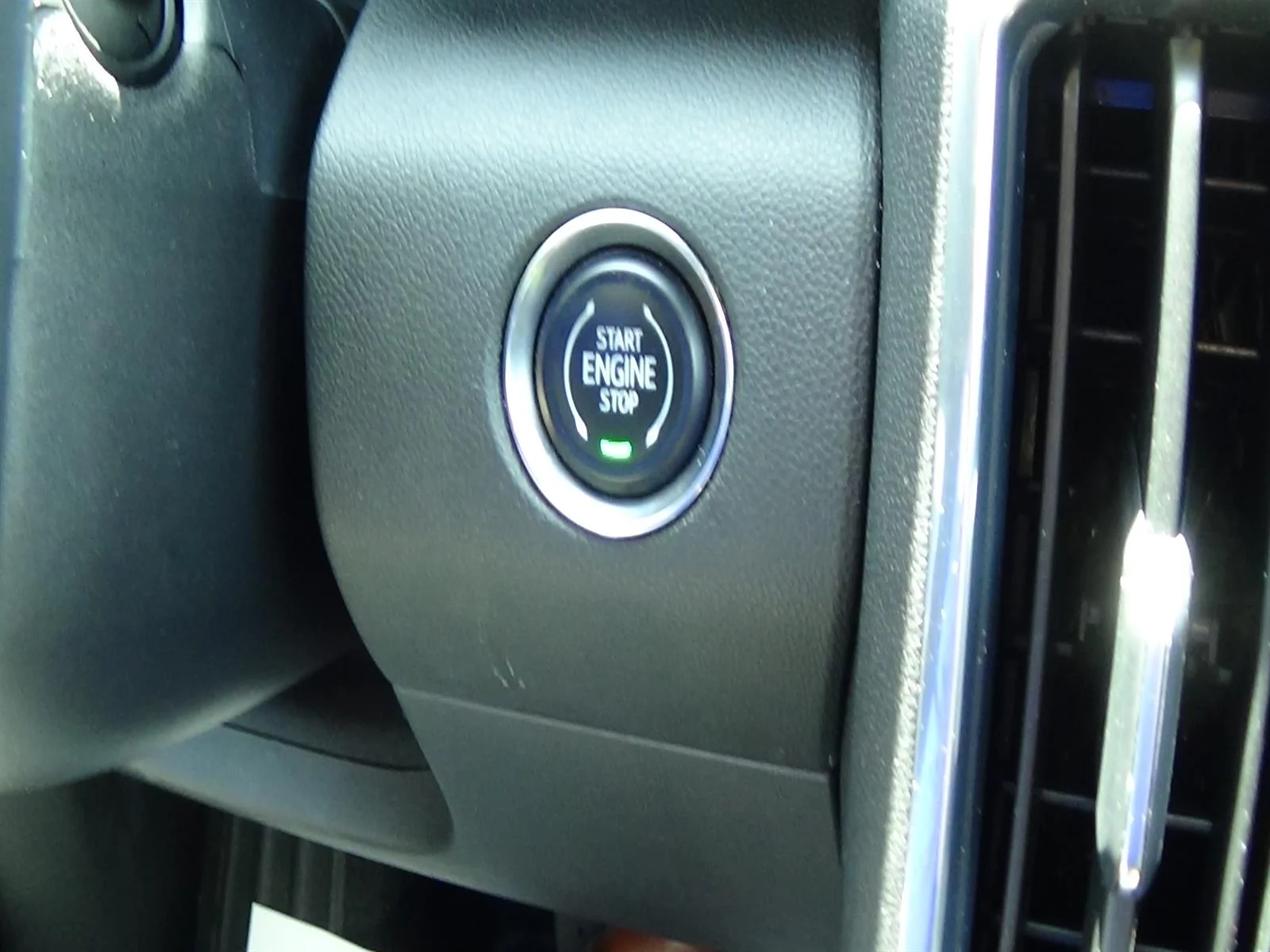 Used 2025 Ebony Twilight Metallic (gb8) GMC Elevation image 28