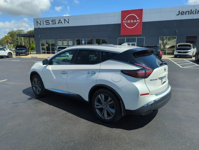 Used 2019 White Nissan Platinum image 9