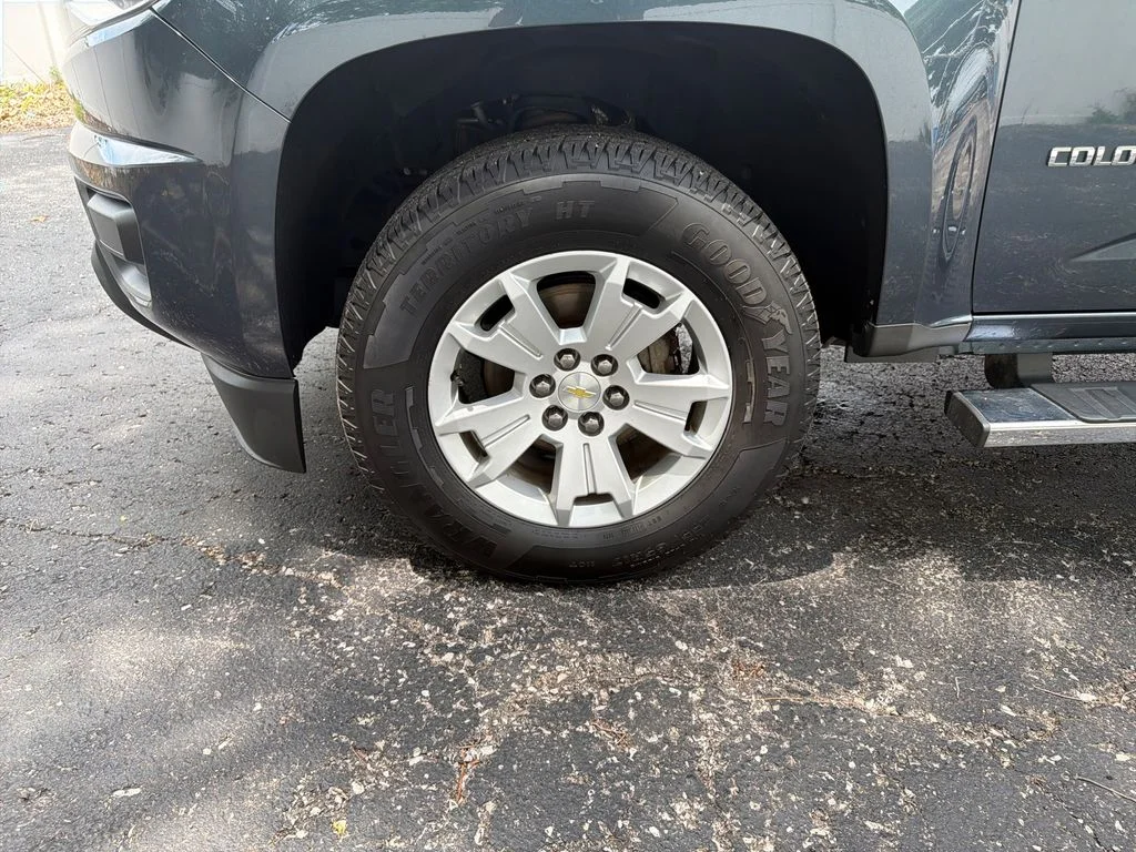 Used 2020 Shadow Gray Metallic Chevrolet LT image 27