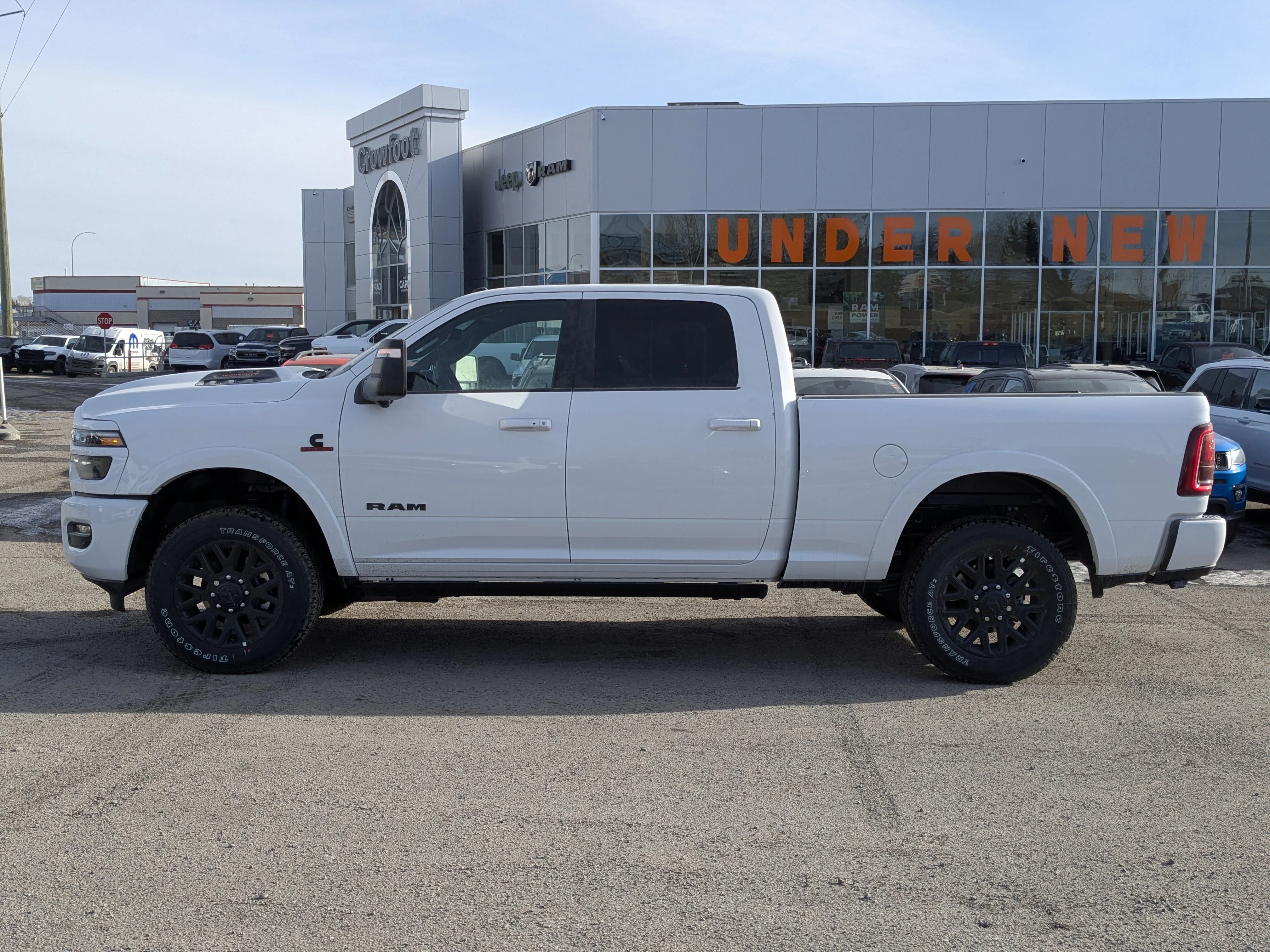New 2026 White RAM Limited - CUMMINS DIESEL  NIGHT ED.  LEVEL 1 & TOW GRP  DIGITAL REARVIEW MIRROR  SUNROOF image 5