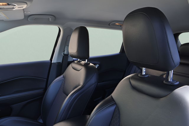 Used 2019 Blue Jeep Latitude image 12