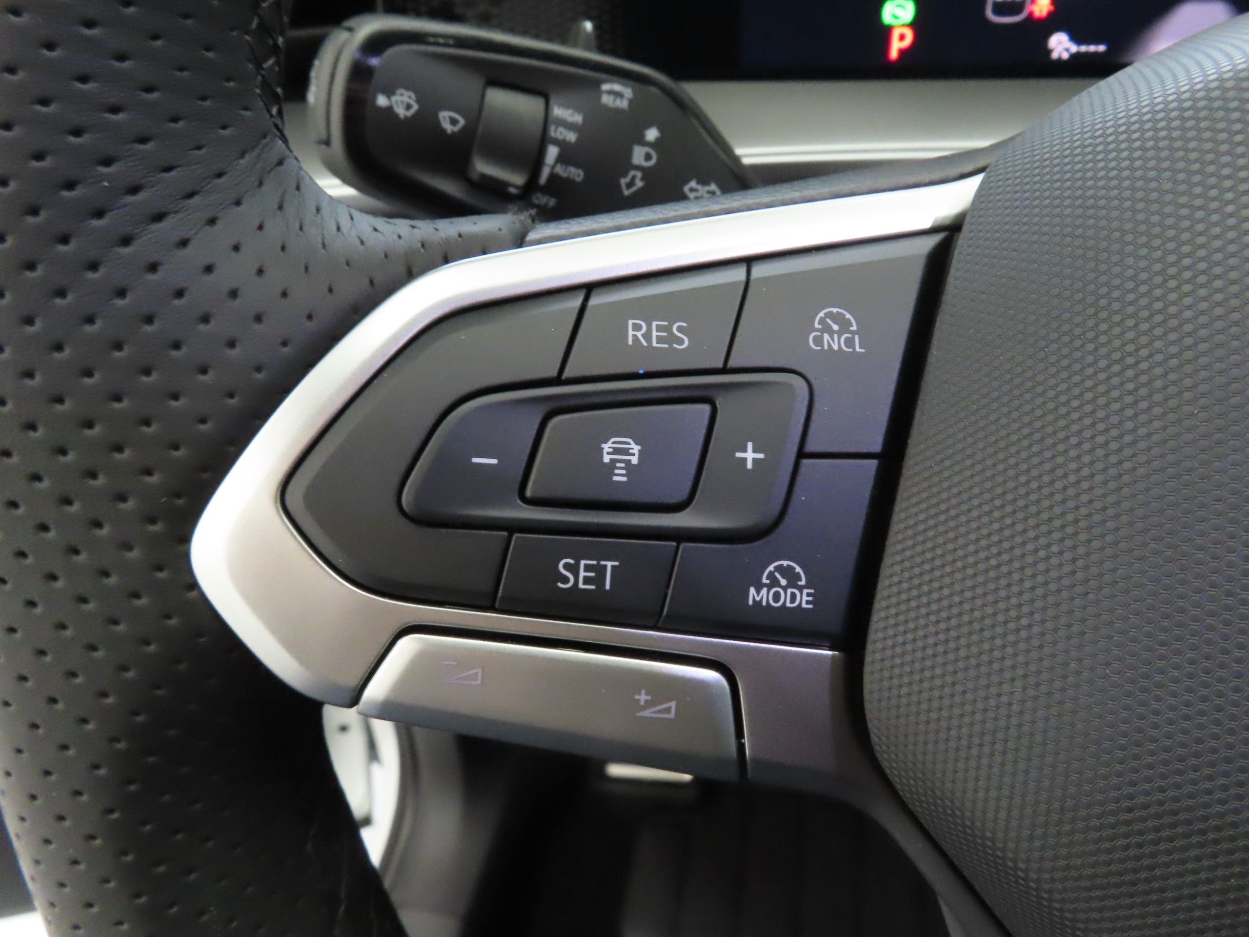 New 2026 White Volkswagen 2.0T SE R-Line Black image 12