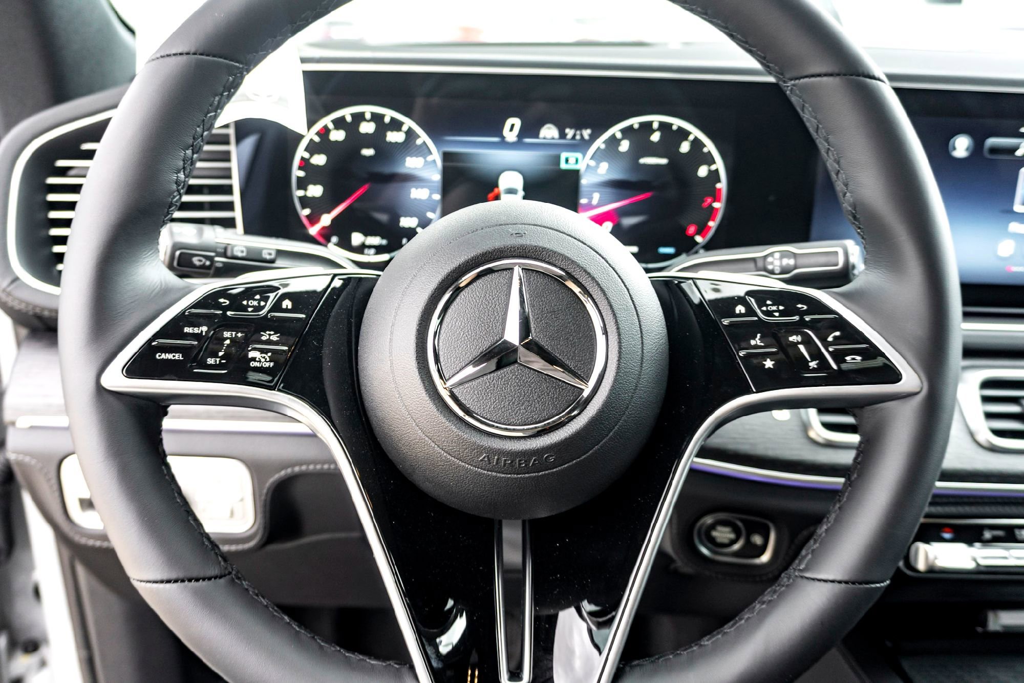 New 2026 MANUFAKTUR Alpine Grey Mercedes-Benz GLE 580 image 35